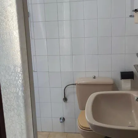 Проживання в сім'ї In A Shared And Peaceful